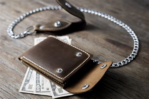 men's wallets with chain attached.